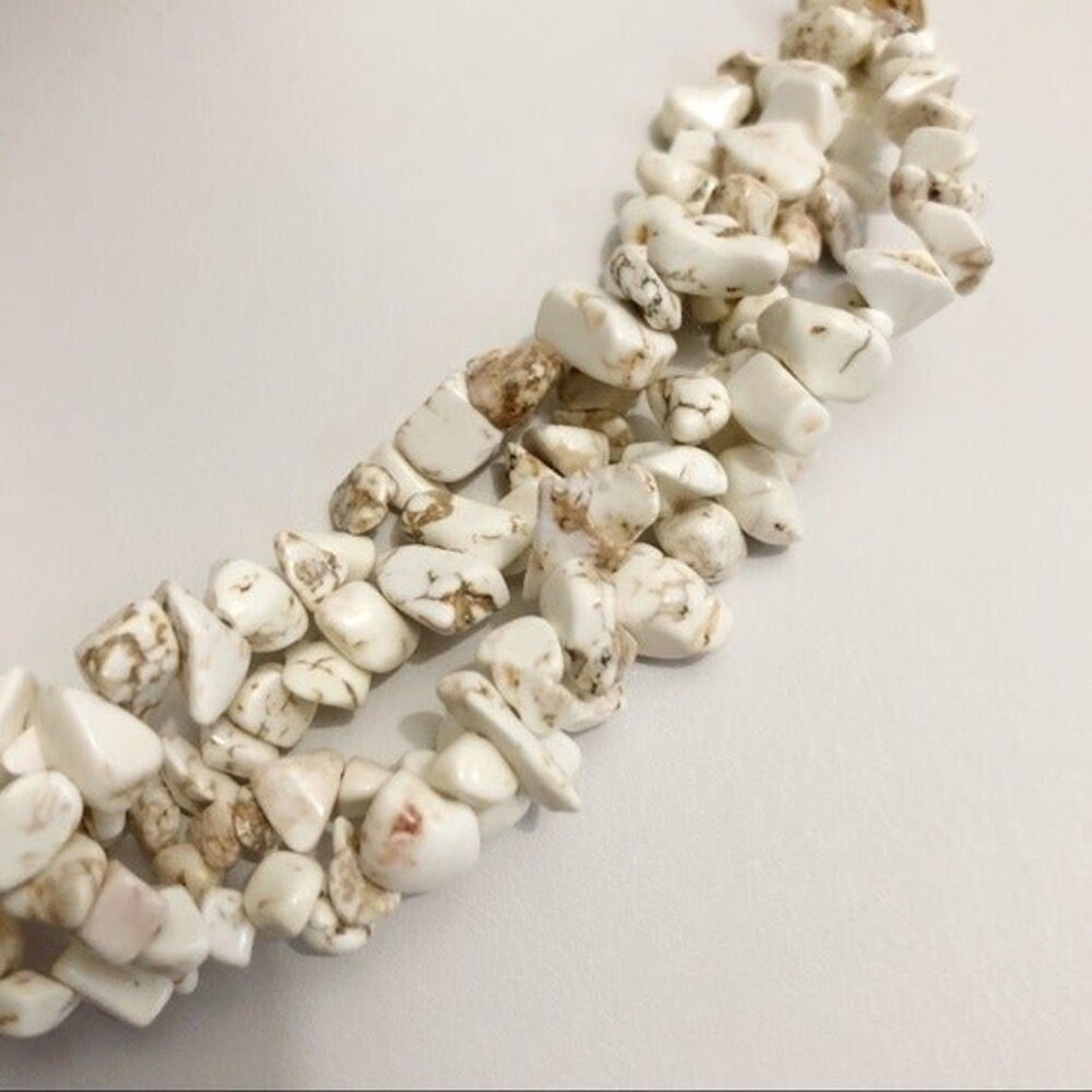 Natasha Layered Chip Stone Necklace White Tan NWT - Picture 3 of 7